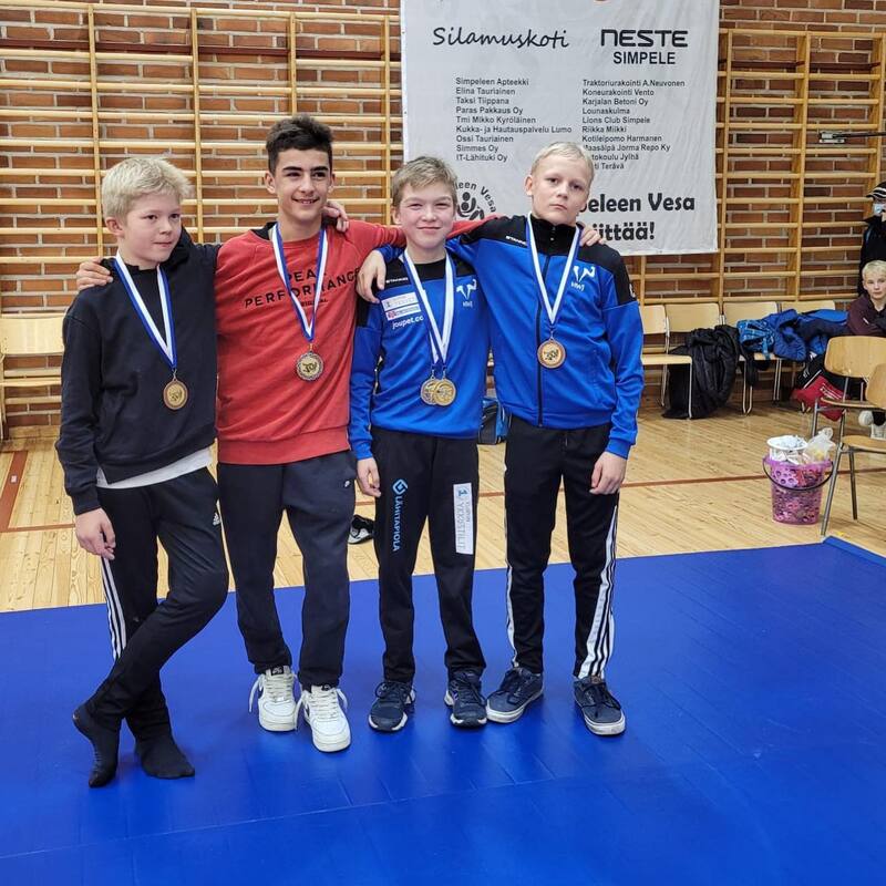 Elmeri Hyvönen, Ramin Yousefi, Otto Luukkonen ja Taisto Riutta-aho Simpeleen aluemestaruuskisoissa.